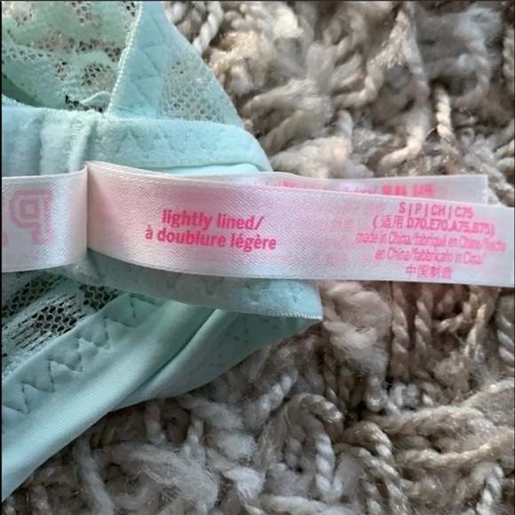 Victoria's Secret Bra - Picture 5 of 7